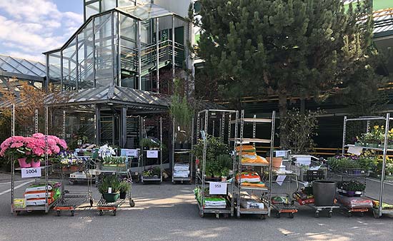 Seebauer Mobil - Lieferservice auch in Corona Zeten - hier stehen die Lieferunge bereit zur Auslieferung (&copy;Foto: Martin Schmitz)